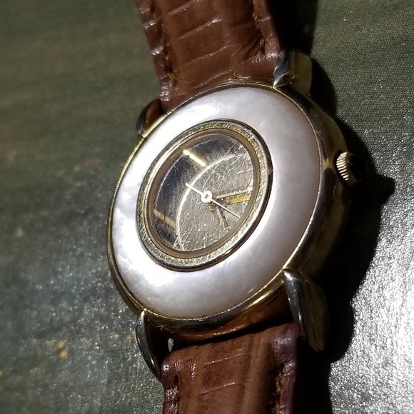 Genuine Guess Watch Retro Mother of Pearl Face Rim Women Watches Working - Picture 7 of 8